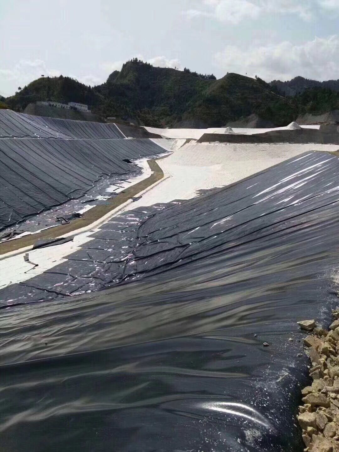 HDPE防滲膜在汙水蒸發池鋪設特有步驟有哪些？