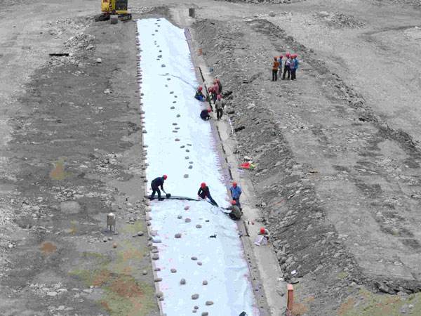 複合荔枝视频黄下载膜渠道搭接根據渠道斷麵尺寸確定