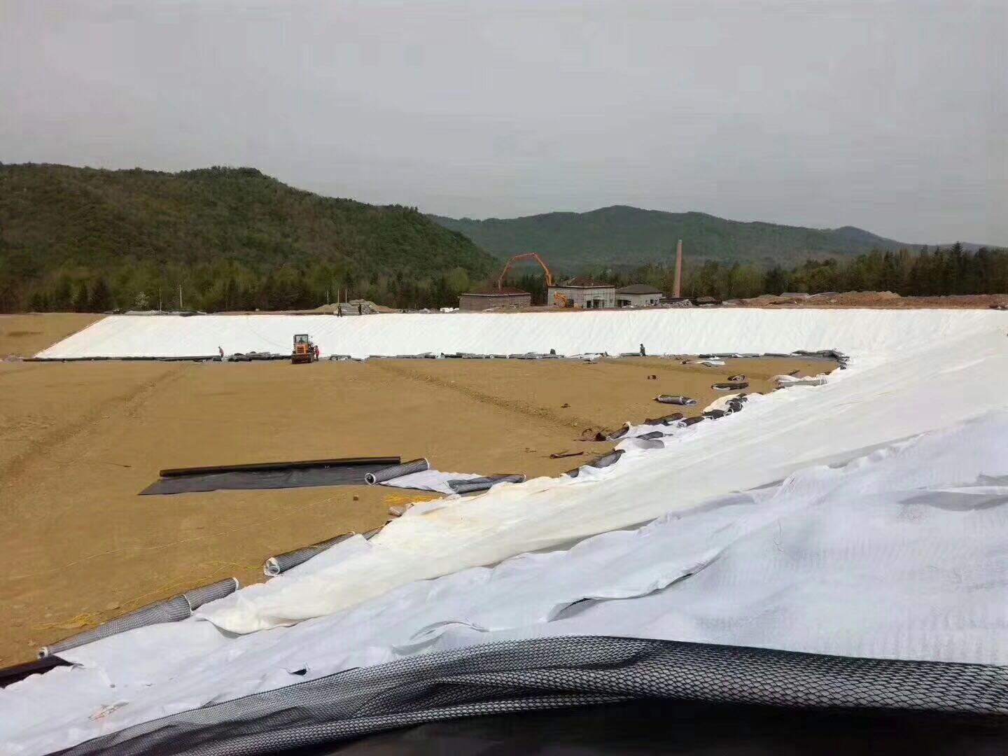 蓄水池邊坡和渠坡與建築物錨固荔枝视频黄下载膜注意事項