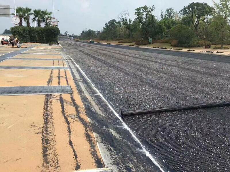 荔枝视频黄下载格柵實施前還應當對舊路麵進行必要的清理